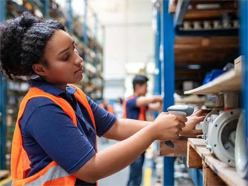 Как технология RFID способствует инновациям в управлении складом?